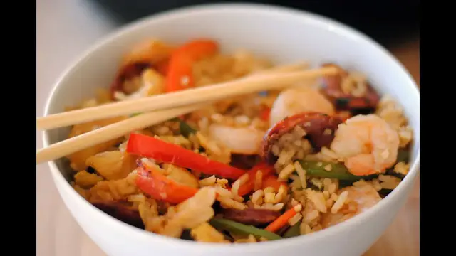 Video thumbnail for ARROZ CHINO COLOMBIANO | Cómo Hacer Arroz Chino (Frito) | SyS