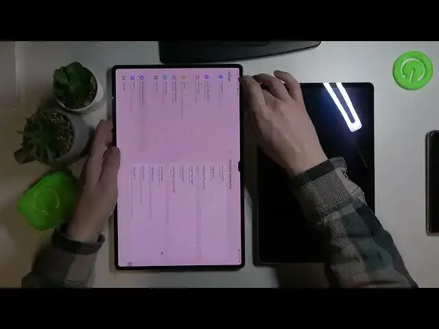 'Video thumbnail for Samsung Tab S8 Ultra vs Tab S8+: Fingerprint Sensor Speed Test'