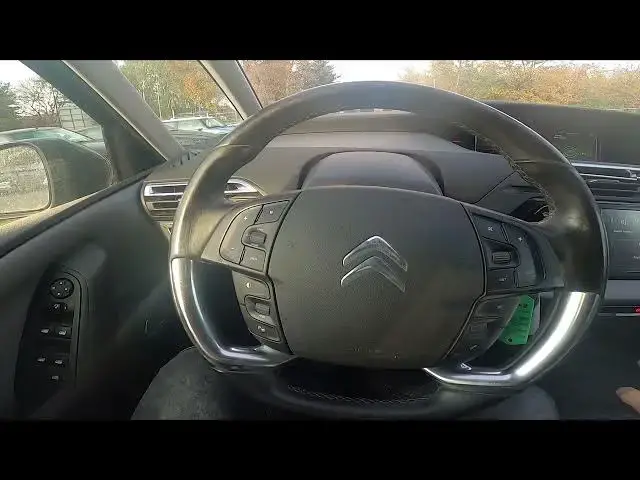Video thumbnail for Perform Parking Maneuvers via Assistant in Citroen C4 Picasso II ( 2013 - 2018 )