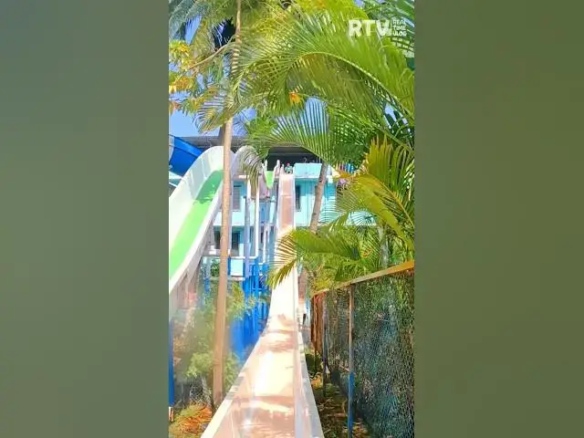 Video thumbnail for 90 Degree Slides at DreamWorld Water Park #shorts #waterpark