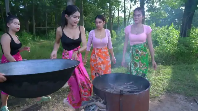 'Video thumbnail for How to cook noodle chili with hotdog recipe and eat - Amazing cooking (720p 30fps)'