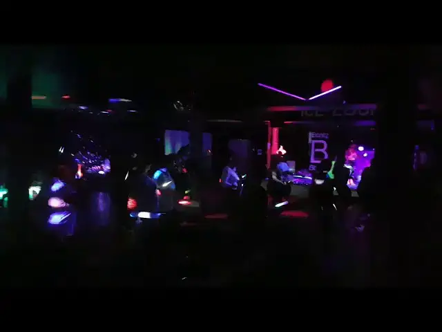 Video thumbnail for NEW GLOW BEATZ FITNESS WITH AMANDA WHISTON