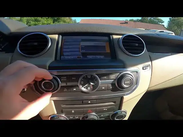 Video thumbnail for How to Turn Radio On or Off, and Change Radio Volume in Land Rover Discovery IV ( 2010 – 2016 )