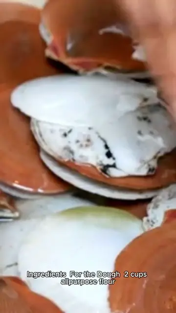 'Video thumbnail for clam Pizza recipe'
