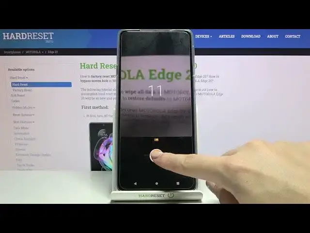 Video thumbnail for How to Take Burst Shot in MOTOROLA Edge 20 – Series of Pictures