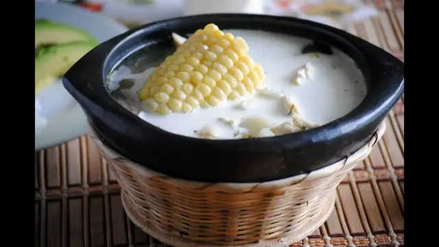 Video thumbnail for Receta Para Hacer Ajiaco | Cómo Hacer Un Ajiaco Santafereño | SyS