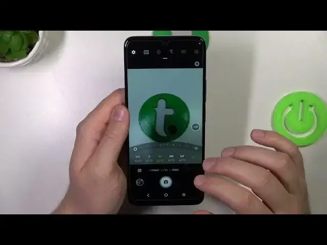 Video thumbnail for TCL 40 SE - Camera Pro Mode Overview