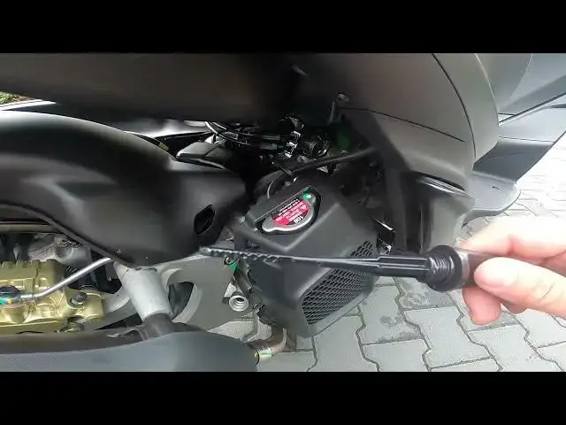 'Video thumbnail for Where is Engine Oil Level Dipstick in Piaggio Medley S ( 2017 - now ) | Measure Engine Oil Level'