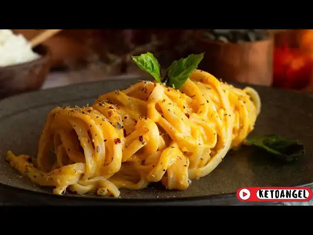 Video thumbnail for Cauliflower Chickpea Pasta With Garlic Butternut Sauce