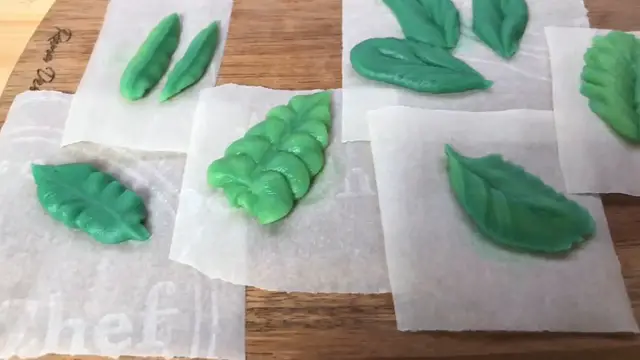 Video thumbnail for 6 tips for how to pipe a buttercream leaf - six easy leaves for cake decorating