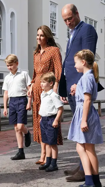 Video thumbnail for What Is George, Charlotte & Louis' School Life Really Like?