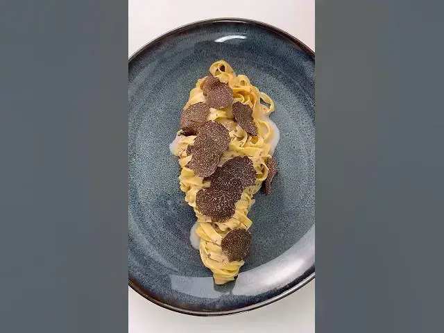 Video thumbnail for TAGLIOLINI AL TARTUFO NERO #recetteitalienne #cuisineitalienne #pasta #tartufo