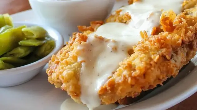 Video thumbnail for The One Dish You Can't Miss When Ordering At Cheddar's