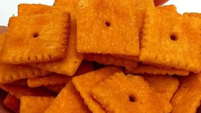 'Video thumbnail for The Tastiest Snack Crackers Ranked From Worst To First'