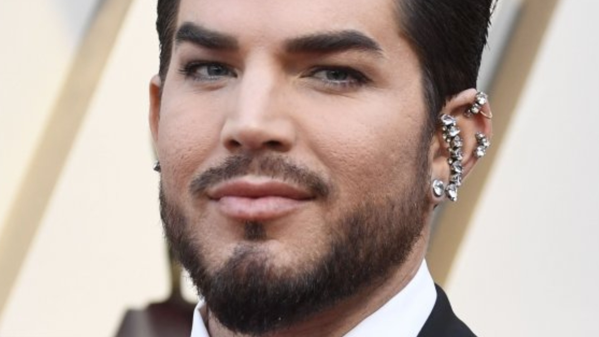 Video thumbnail for Fans Can't Get Over Adam Lambert's Dramatic Transformation