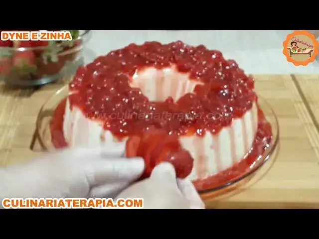 'Video thumbnail for Morango para o Seu Amor! Manjar de Coco com Calda de Morangos Fácil e Rápido!'