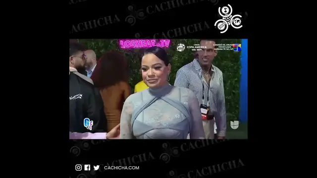 'Video thumbnail for La Insuperable ha generado controversia con su elección de vestuario en los Premios Heat'