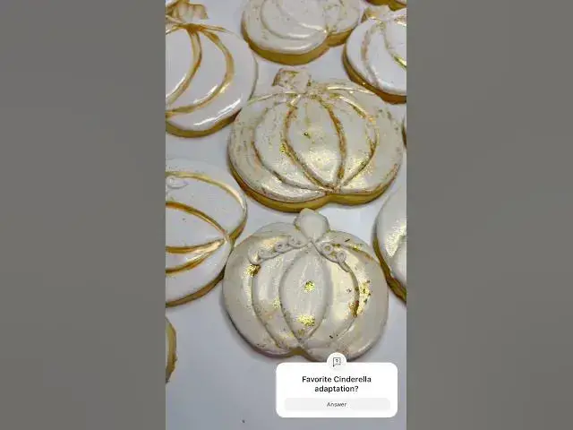 'Video thumbnail for Fall Gold Glittery Pumpkin Sugar Cookies #cinderellaspumpkin #pumpkin #fall #sugarcookies #glitter'
