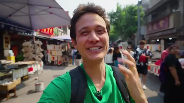 'Video thumbnail for I Tried China_s Famous Whole Fried Chicken in Xi_an_ 馃嚚馃嚦(720P_HD)'