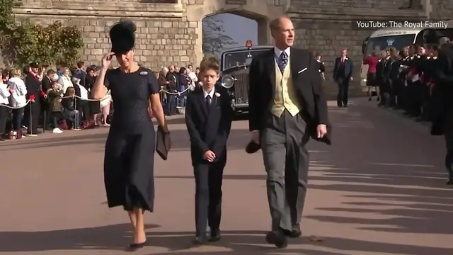 'Video thumbnail for Weird Rules Royals Have To Follow When Meeting Celebrities'