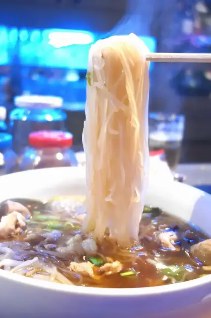 Video thumbnail for Thai Kuai Tiao Nam – Flavorful Noodle Soup