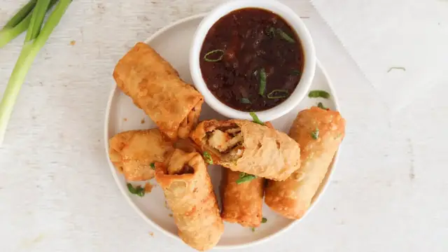 'Video thumbnail for Classic Shrimp Egg Rolls With Homemade Duck Sauce Recipe'
