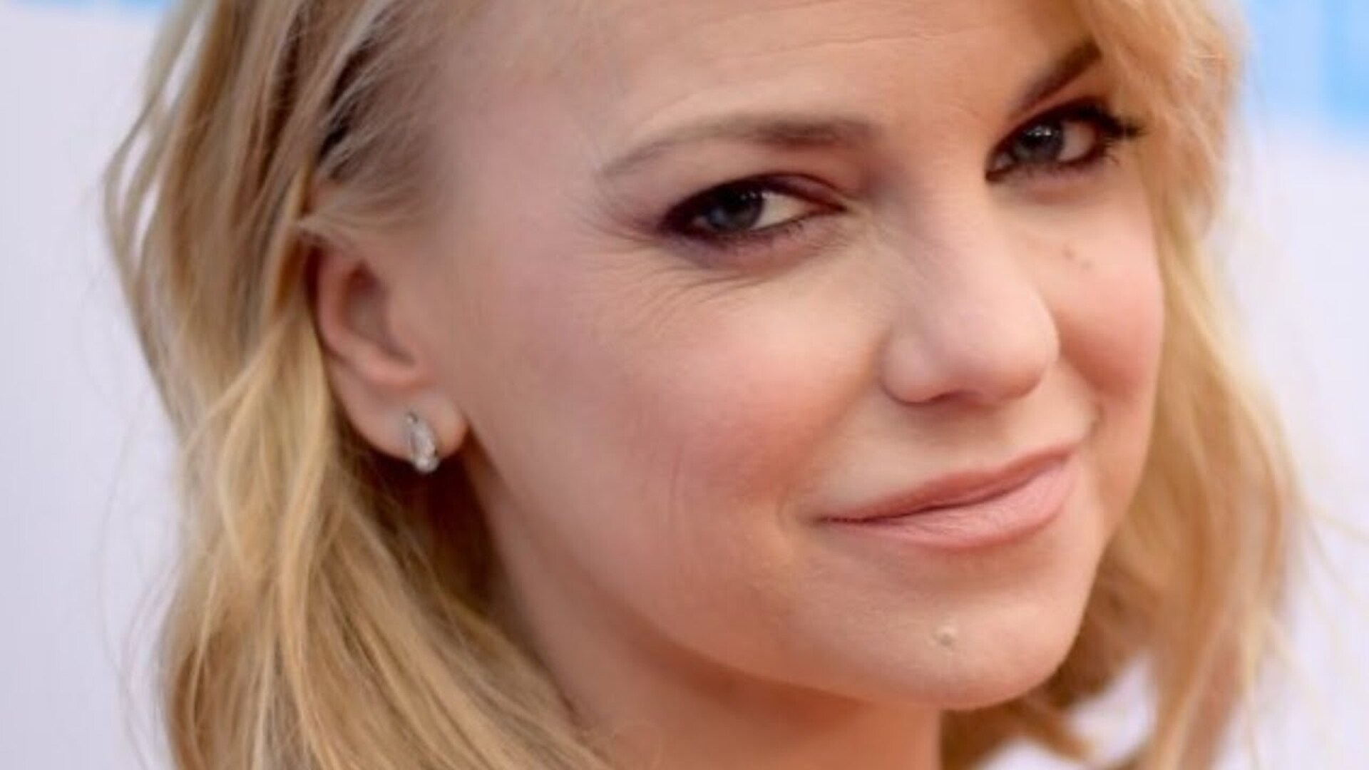 Video thumbnail for The Transformation Of Anna Faris Is Something To See