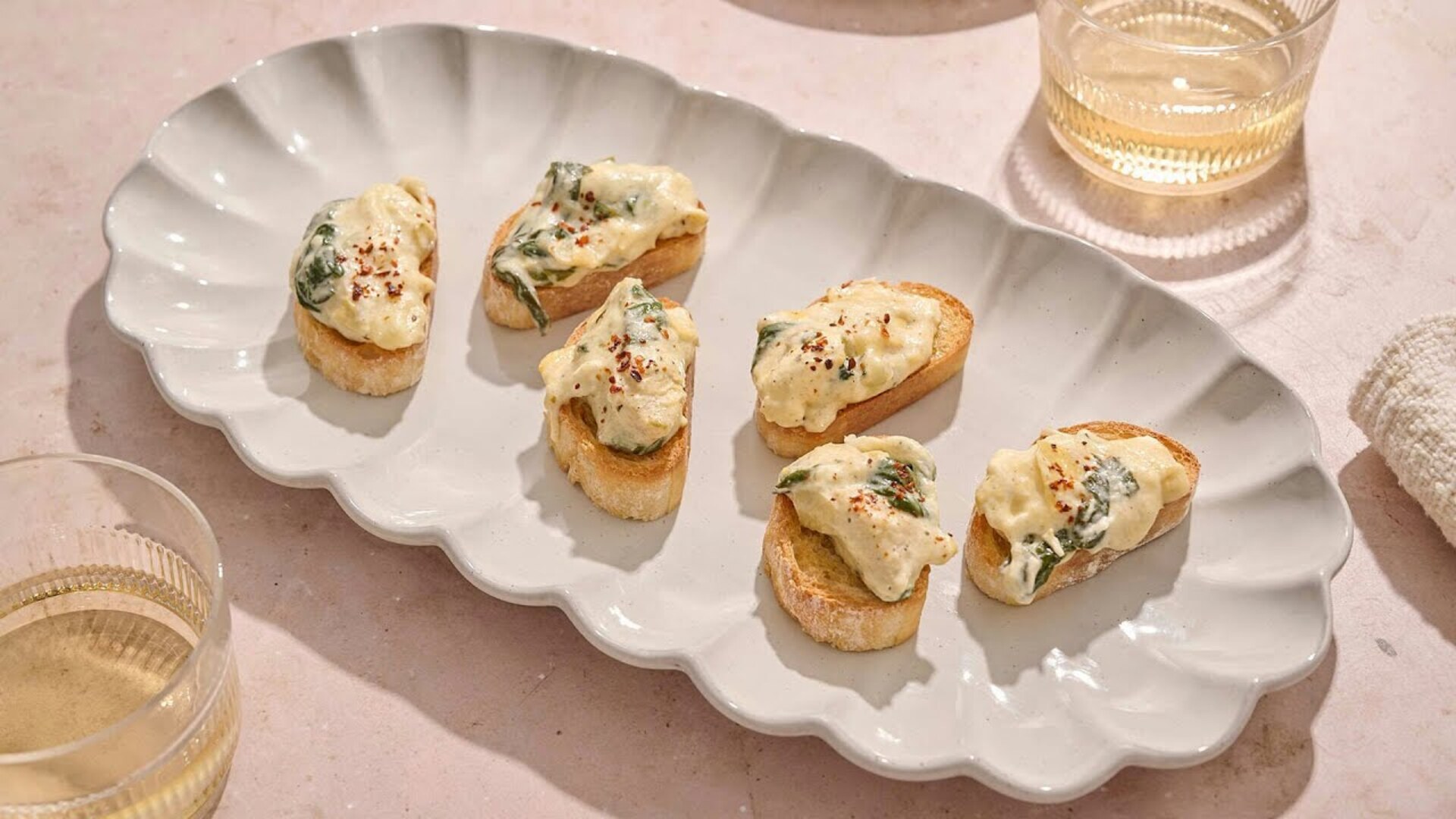 Video thumbnail for Spinach Artichoke Dip Crostini Recipe