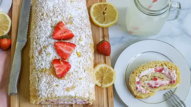 Video thumbnail for Strawberry Lemonade Swiss Roll Recipe