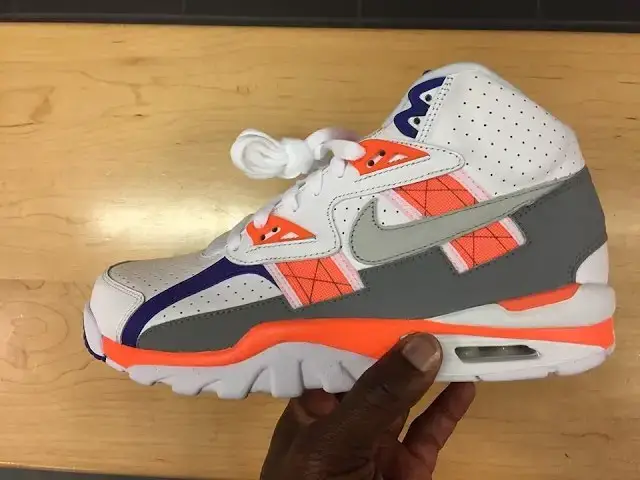'Video thumbnail for Quick Look At The Bo Jackson Nike Air Trainer SC High Auburn'