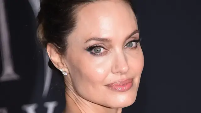 Video thumbnail for Celebs Who Denied Having Botox And Fillers