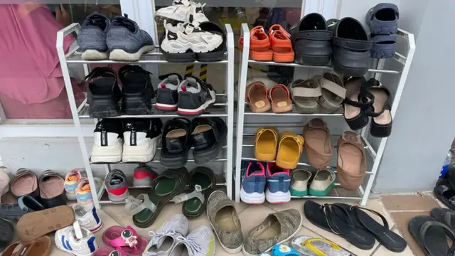 Video thumbnail for The Obvious Shoe Storage We Should Have Been Using All Along