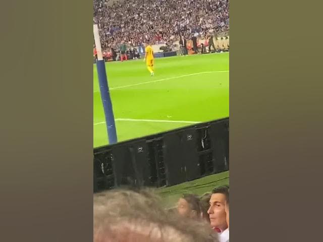 Video thumbnail for lamine yamal desaparece en medio partido