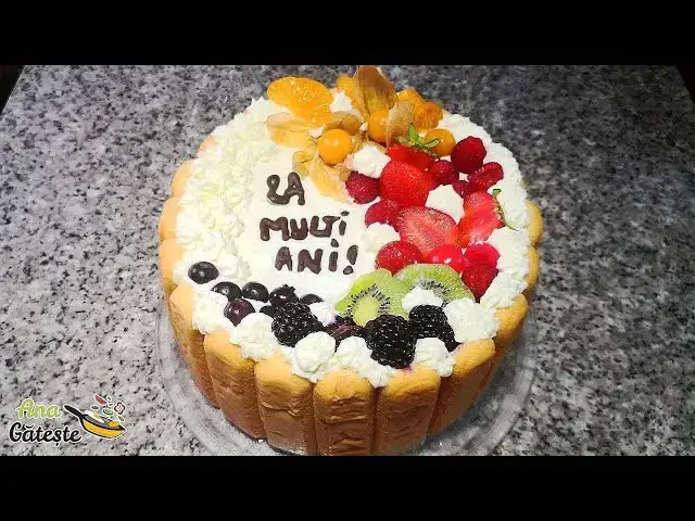 'Video thumbnail for Rețetă de tort aniversar cu frișcă,  mascarpone și multe fructe | Fără gelatină sau coacere'