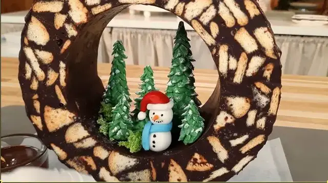 Video thumbnail for HOMEMADE CHRISTMAS CAKE🎄