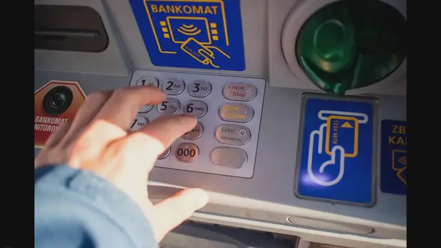 'Video thumbnail for Skimming: El robo de información de tarjetas'