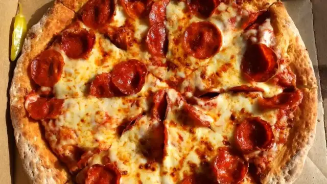 Video thumbnail for How Papa John's Pizza Is Really Made