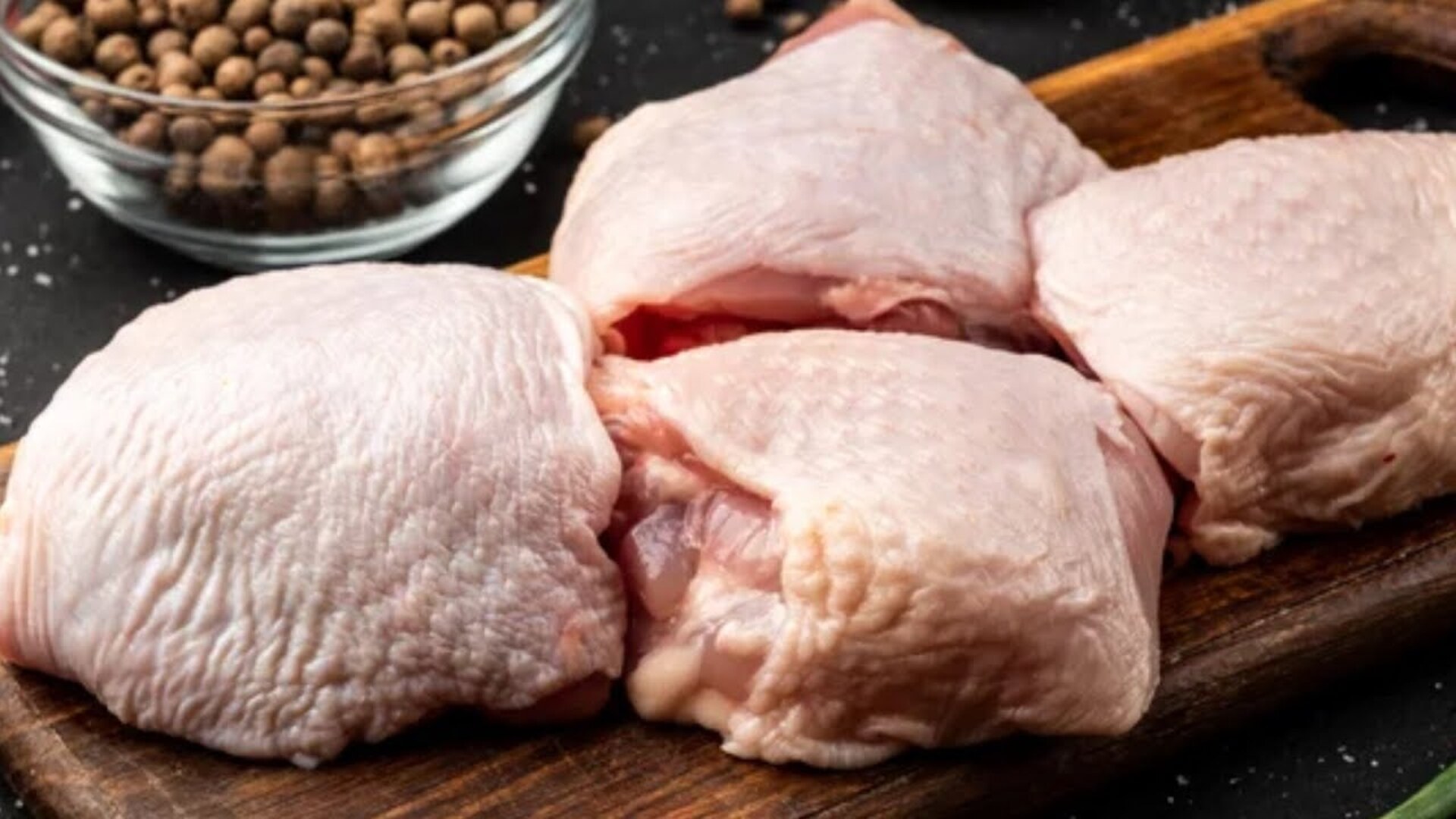 Video thumbnail for Big Mistakes Everyone Makes When Thawing Chicken