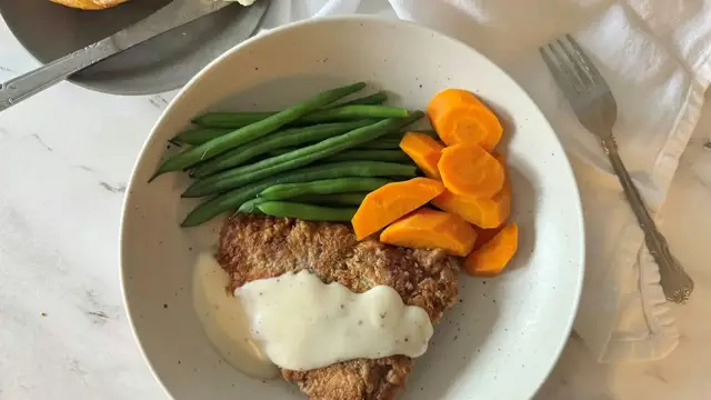 'Video thumbnail for Copycat Cracker Barrel Country Fried Steak Recipe'