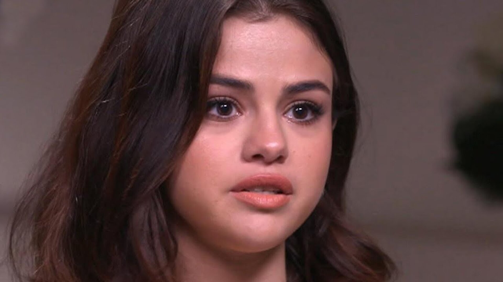 Video thumbnail for Interview Moments Where Celebrities Broke Down