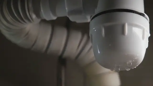 Video thumbnail for how to repair plastic water tank leakage