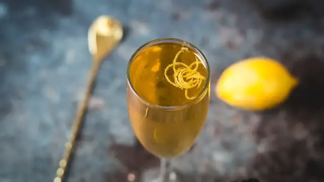 Video thumbnail for Smoky French 75 Winter Cocktail Recipe