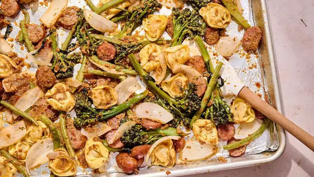 Video thumbnail for This Italian Sausage And Tortellini Oven Bake Only Requires 1 Pan
