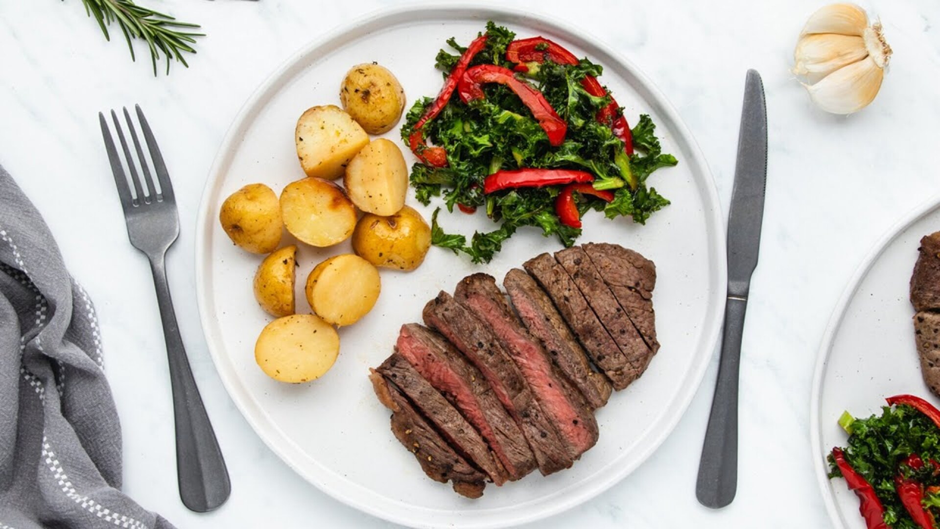 Video thumbnail for Pan-Seared Garlic-Rosemary Round Steak Recipe