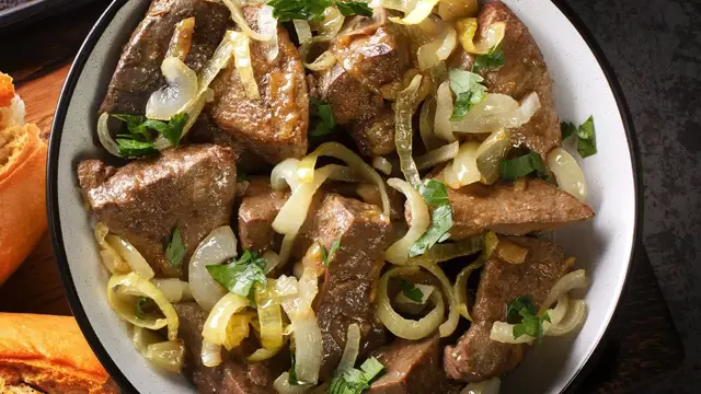 'Video thumbnail for Old-School Comfort Foods That Sadly Disappeared From Tables'