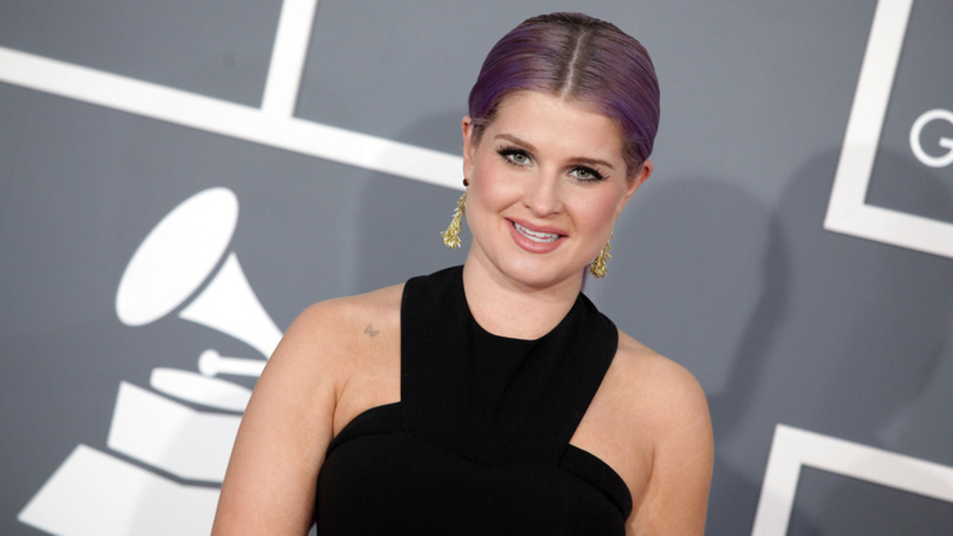 Video thumbnail for Before & After Photos Of Kelly Osbourne's 'Ozempic Face' Are Jarring