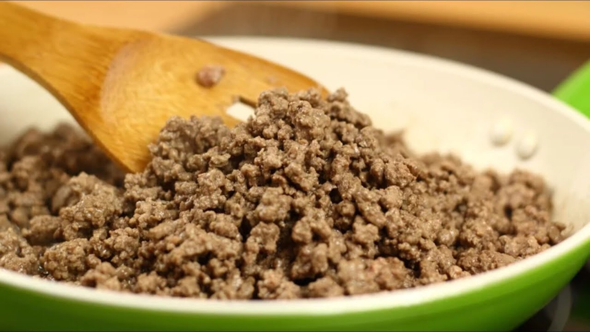 Video thumbnail for Ground Beef Myths Everyone Actually Believes