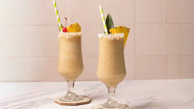 Video thumbnail for Frozen Hummingbird Cocktail Recipe