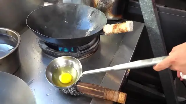 'Video thumbnail for Taiwanese Egg Fried Rice / 台式蛋炒飯 - Wok Skills in Taiwan'