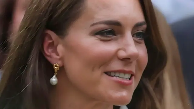 Video thumbnail for Times Royal Body Language Had Heads Turning